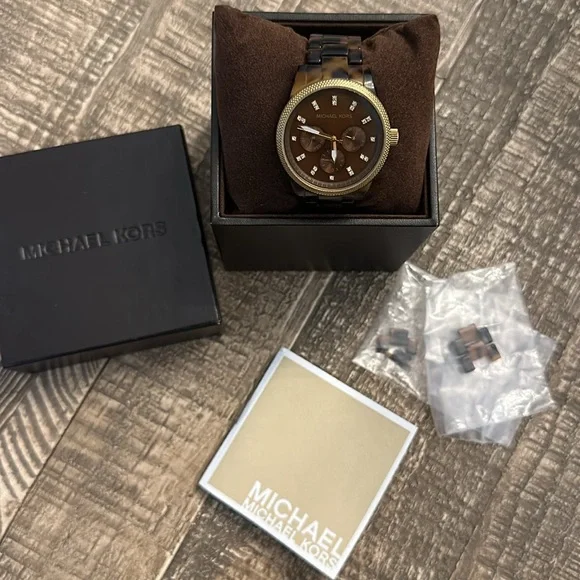 Michael Kors tortoise shell watch (Box included) Michael Kors Jet Set Tortoise Shell Watch | Mercari main image 4